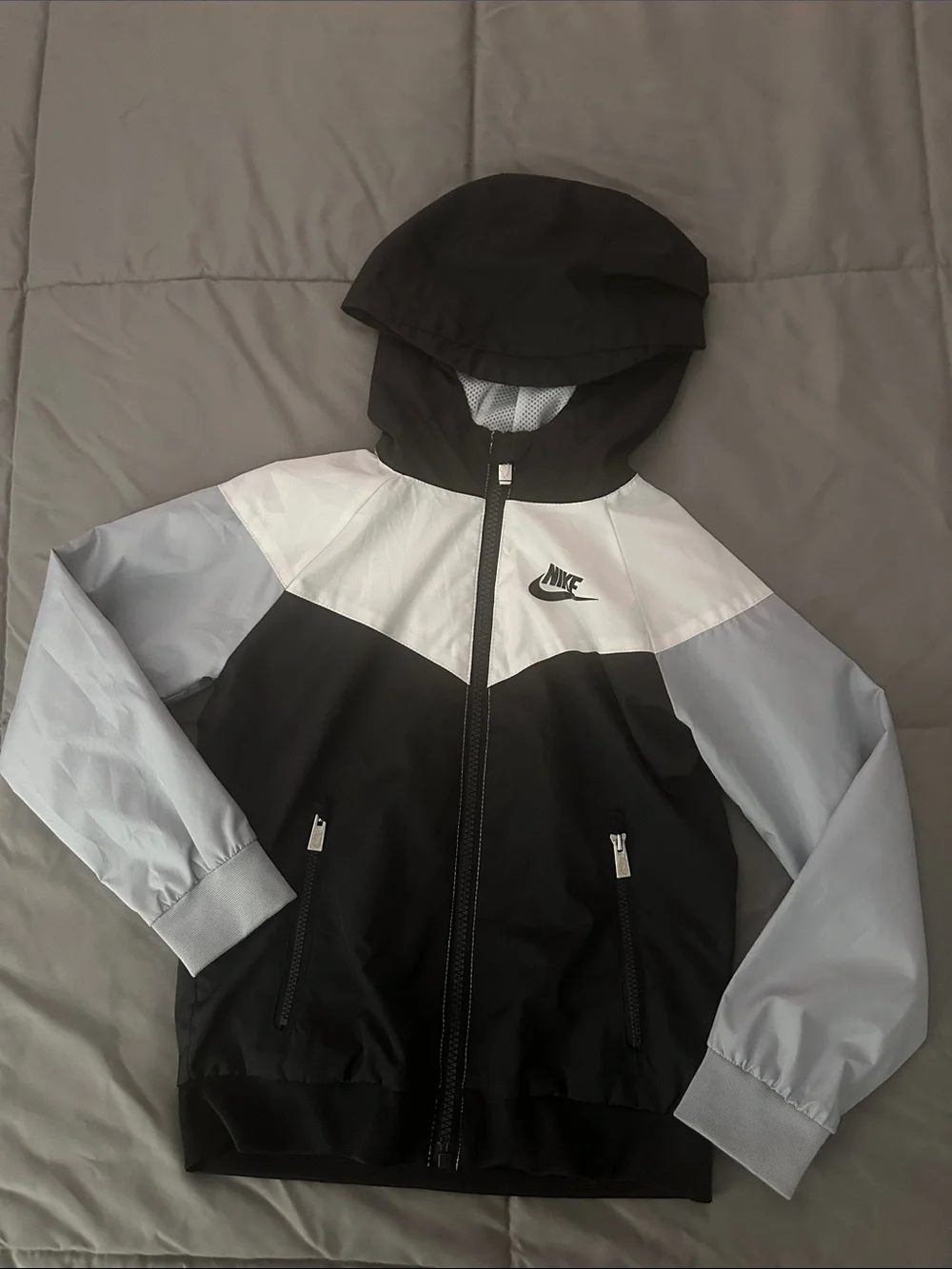 Nike white, black, and gray wind breaker  boys size 5